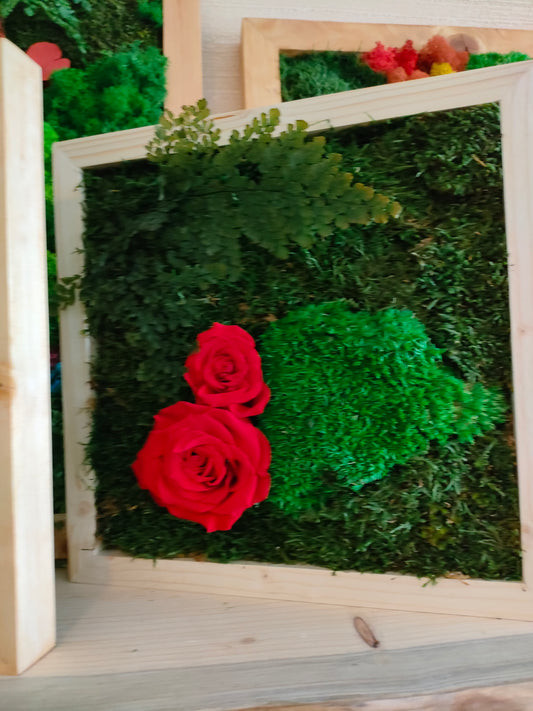 Cornice vegetale “Romantic” – rose stabilizzate e dettagli naturali