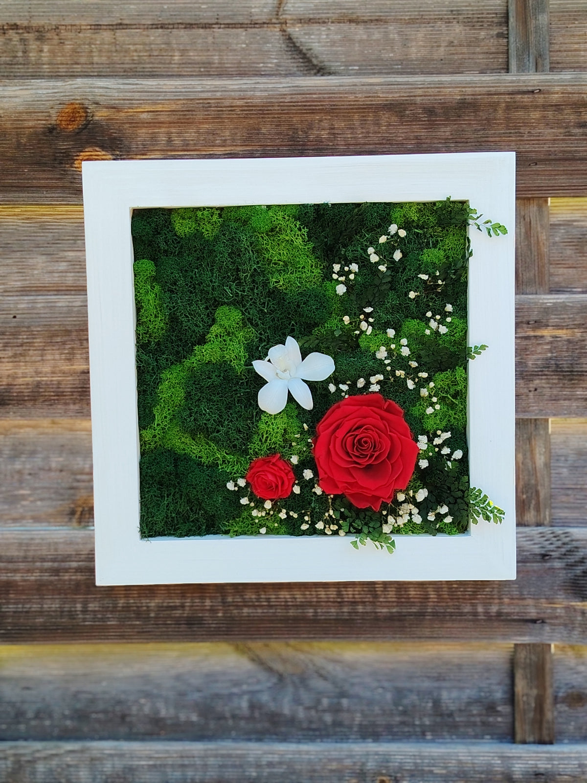 Cornice vegetale “Romantic” – rose stabilizzate e dettagli naturali